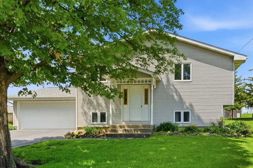 909 W Delaware Street, Manchester, IA, 52057 | Card Image