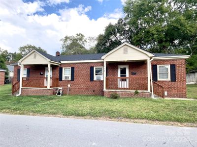 338 Magnolia Street Nw, Home with 4 bedrooms, 2 bathrooms and 2 parking in Concord NC | Image 2