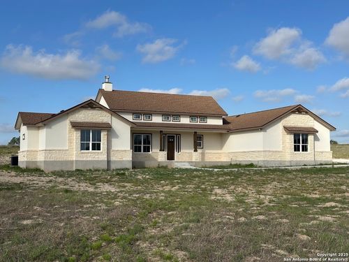 109 Medora Branch Dr, Floresville, TX, 78114-6664 | Card Image