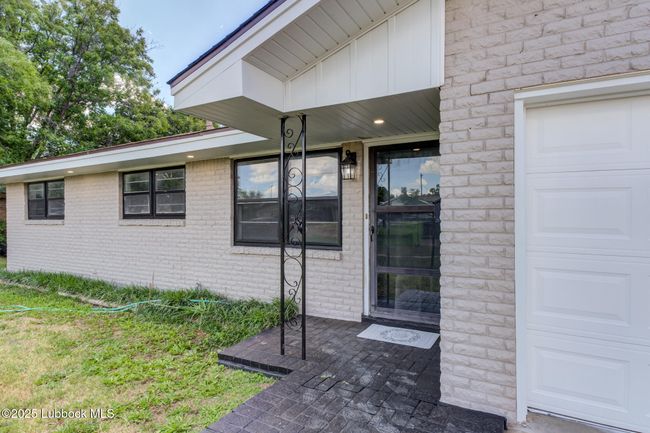 2803 W 18 Th St, House other with 3 bedrooms, 2 bathrooms and null parking in Plainview TX | Image 4