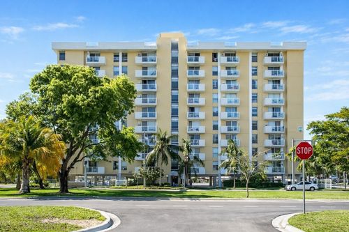 502-2020 Ne 135th St, North Miami, FL, 33181-2189 | Card Image