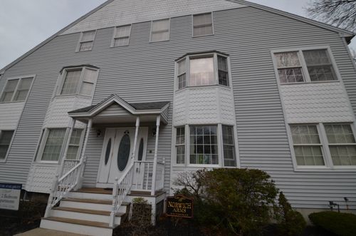 5-99 W Wyoming Ave, Melrose, MA, 02176-3768 | Card Image