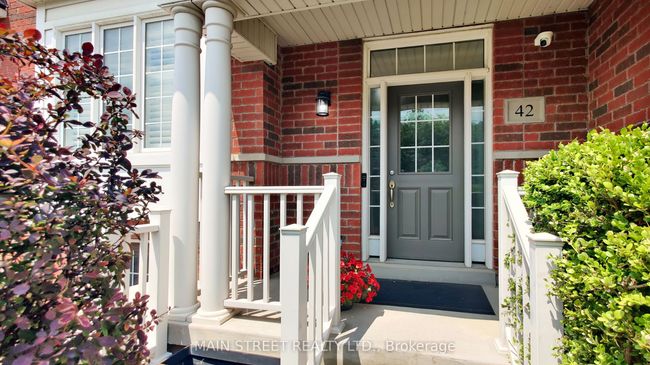 42 Bellchase Trail, House attached with 4 bedrooms, 4 bathrooms and 3 parking in Brampton ON | Image 4