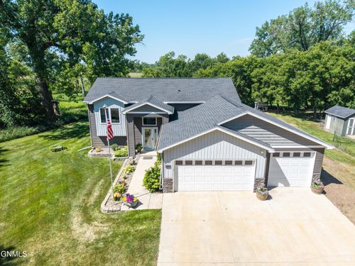 3263 River Place Dr N, Mandan, ND, 58554-8269 | Card Image