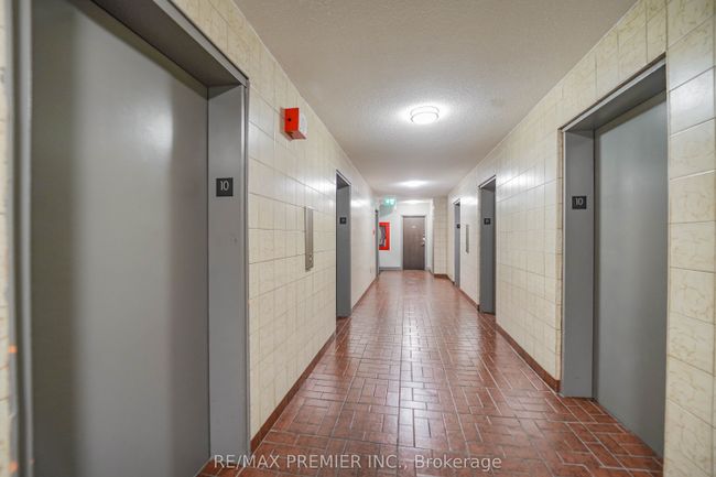 1003 - 390 Dixon Rd, Condo with 2 bedrooms, 1 bathrooms and 1 parking in Etobicoke ON | Image 23
