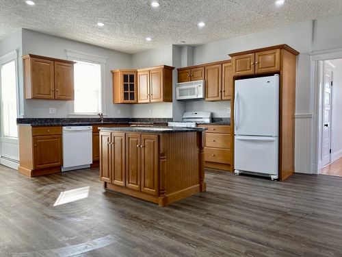 2-24 Hancock St, Peabody, MA, 01960-5805 | Card Image