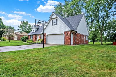 715 Queenswood Drive, House other with 4 bedrooms, 2 bathrooms and null parking in Indianapolis IN | Image 2