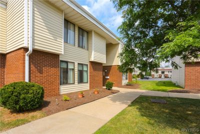 A - 27 Coolbrook Court, Condo with 1 bedrooms, 1 bathrooms and null parking in Amherst NY | Image 1