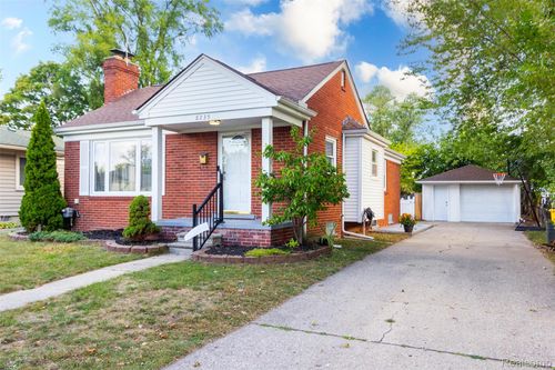 8235 Mackay Ct, Utica, MI, 48317-5544 | Card Image