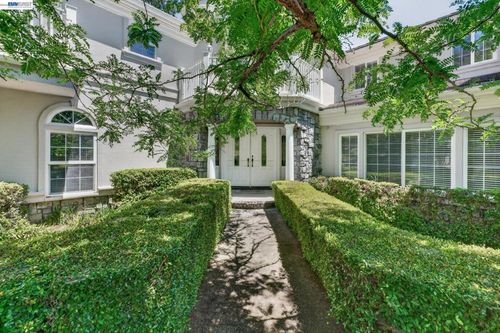 8016 Golden Eagle Way, Pleasanton, CA, 94588-3119 | Card Image