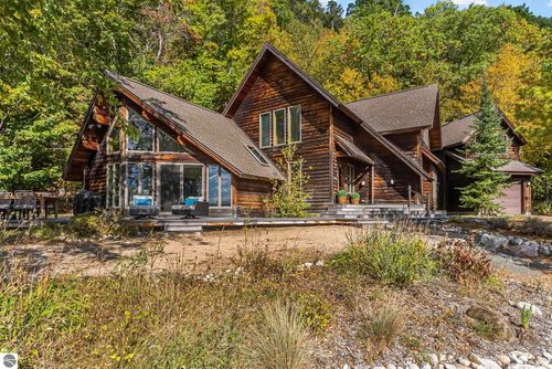 4618 Crystal Dr, Beulah, MI, 49617-9673 | Card Image