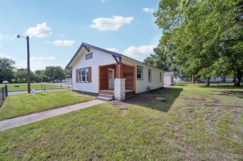 1119 W 7th St, Okmulgee, OK, 74447-4516 | Card Image