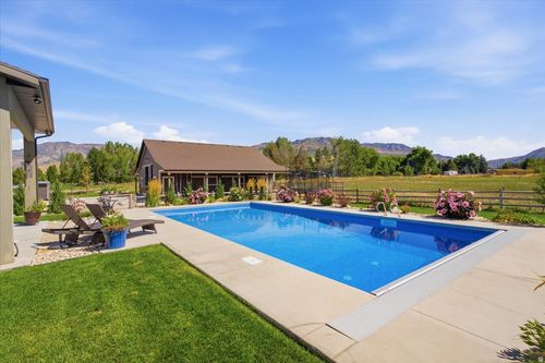 560 S 8600 E, Huntsville, UT, 84317-9732 | Card Image