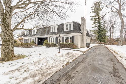 3925 Hillandale Rd, Ottawa Hills, OH, 43606-7715 | Card Image