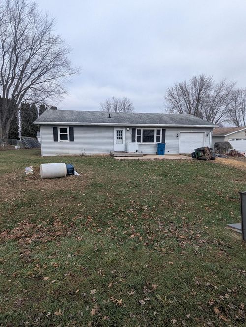 20 Academy St, GERMAN VALLEY, IL, 61039-9505 | Card Image