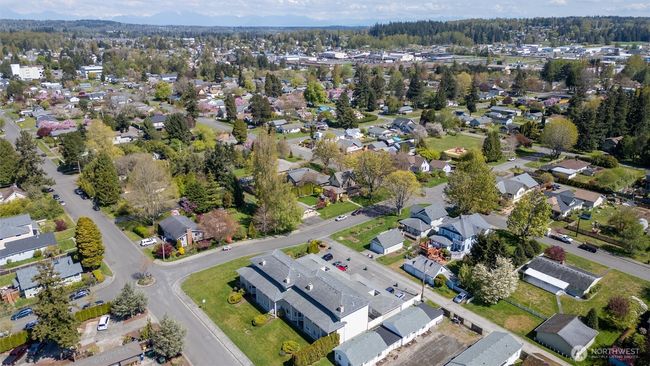 Charming, established neighborhood | Image 32