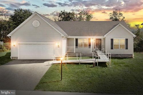 104 Clover Run, Abbottstown, PA, 17301-8822 | Card Image