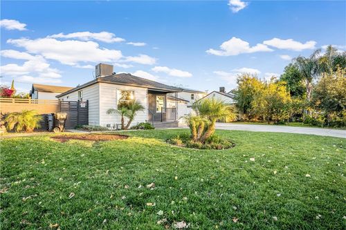 8466 Quartz Ave, Winnetka, CA, 91306-1448 | Card Image