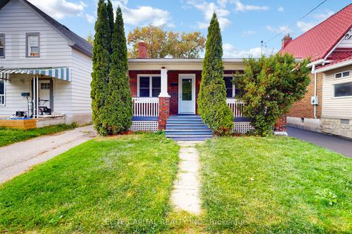 {{alt}} | Card Image