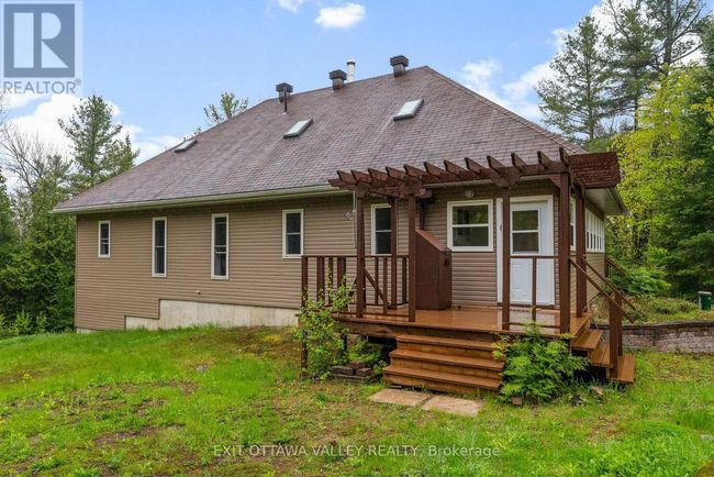 28084 Highway 41, House other with 5 bedrooms, 2 bathrooms and 5 parking in Renfrew ON | Image 4