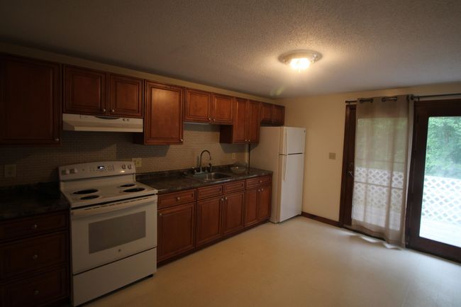 APT-1 - 82 Franklin St, Condo with 2 bedrooms, 1 bathrooms and null parking in Derry NH | Image 4