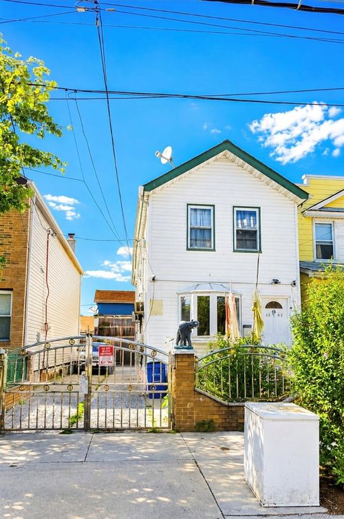 11403 111th Ave, South Ozone Park, NY, 11420-1107 | Card Image