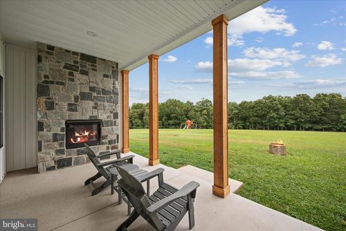 886 Middle Fork Rd, CROSS JUNCTION, VA, 22625-1608 | Card Image