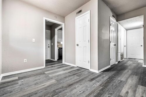 916 Delmar Cir, Moore, OK, 73160-6506 | Card Image