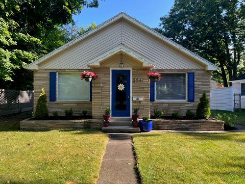 224 W 16th St, Traverse City, MI, 49684-4120 | Card Image