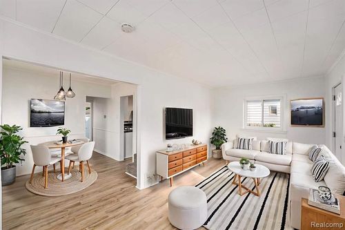 23735 Donald Ave, Eastpointe, MI, 48021-1833 | Card Image