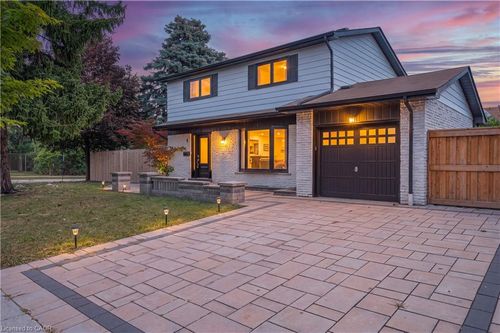 8 Culham St, Oakville, ON, L6H1G4 | Card Image