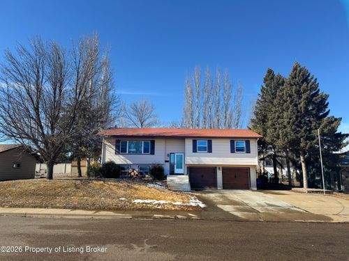 680 4th Ave Sw, Dickinson, ND, 58601-5928 | Card Image