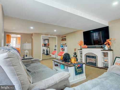 2752 Kirkbride St, PHILADELPHIA, PA, 19137-2122 | Card Image