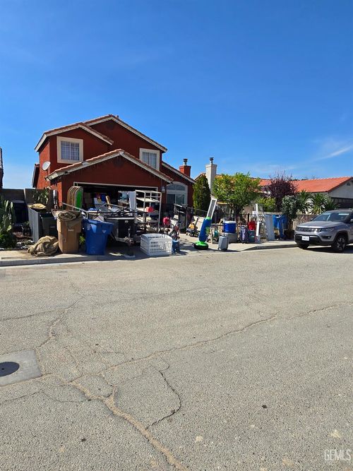 214 Dorrance St, Bakersfield, CA, 93307-2879 | Card Image