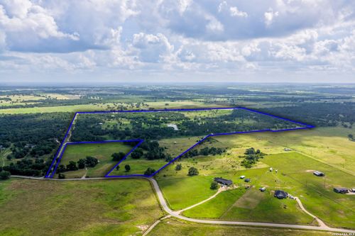 5501 Old Colony Line Rd, Lockhart, TX, 78644-4944 | Card Image