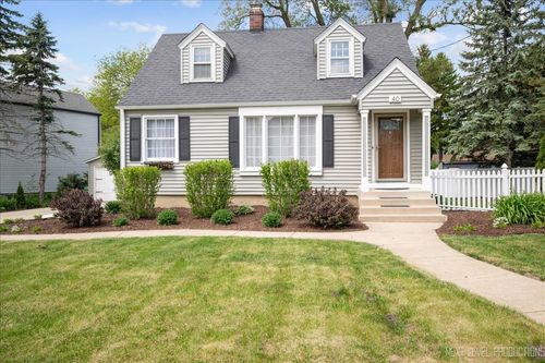 40 S Pine St, Geneva, IL, 60134-1943 | Card Image