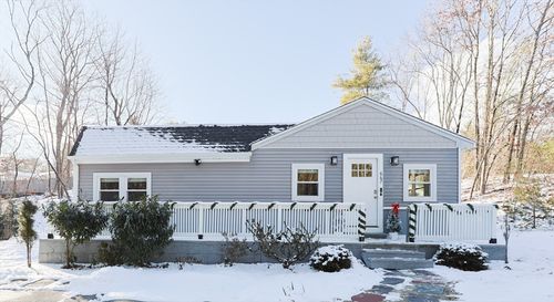 667 South St, Walpole, MA, 02081-2600 | Card Image