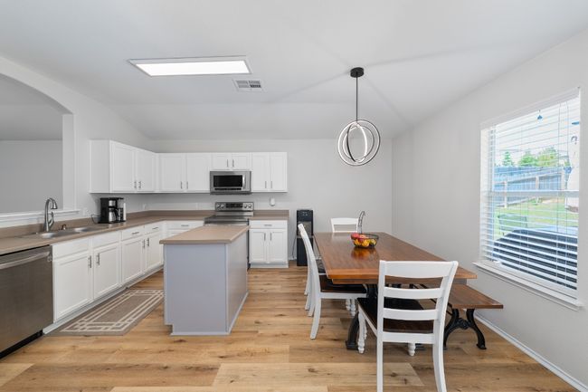5601 Malcom Trl, House other with 3 bedrooms, 2 bathrooms and 4 parking in Austin TX | Image 7