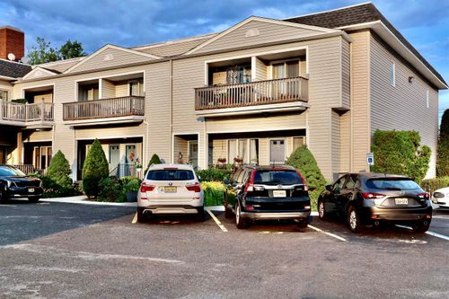 31 Willow Wood Sq, East Rutherford, NJ, 07073-1226 | Card Image