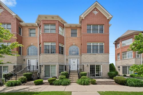 17946 Fountain Cir, Orland Park, IL, 60467-8100 | Card Image