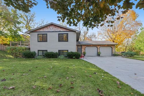 8784 Woodlawn Dr, Rockford, MN, 55373-9658 | Card Image