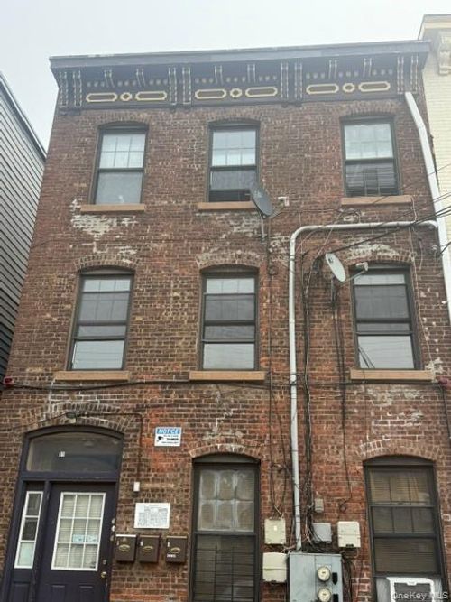 31 Lander St, Newburgh, NY, 12550-5080 | Card Image