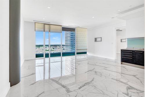 apt-1140-2408 Victory Park Ln, Dallas, TX, 75219-7620 | Card Image