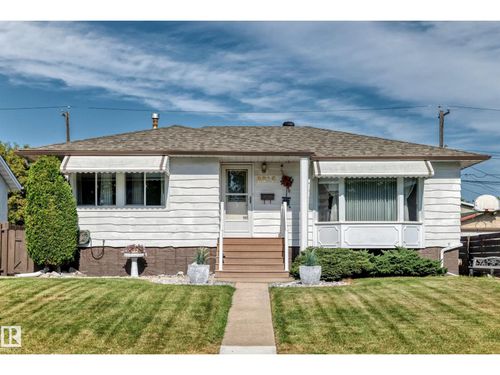 8816 131a Ave Nw, Edmonton, AB, T5E0X2 | Card Image
