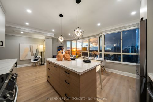 3-33 Weldrick Rd E, Richmond Hill, ON, L4C8W4 | Card Image