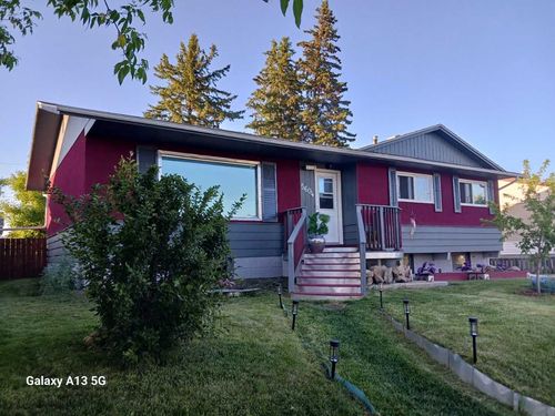 5604 53 Avenue, Ponoka, AB, T4J1M4 | Card Image