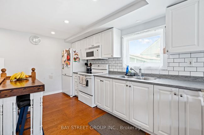 8 Lily St, House other with 4 bedrooms, 2 bathrooms and 3 parking in Saint Catharines ON | Image 5