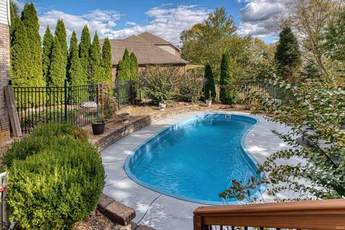 6511 Venice Dr, Newburgh, IN, 47630-8613 | Card Image