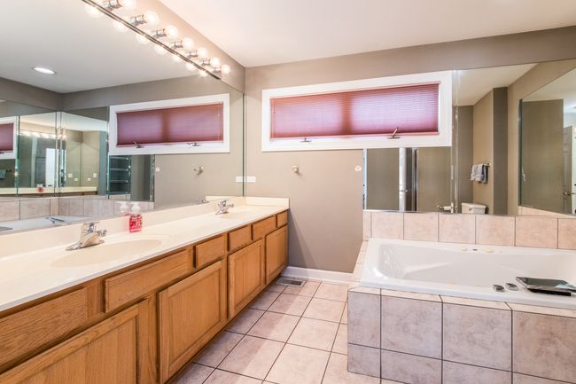 840 N Northwest Hwy, Townhouse with 3 bedrooms, 4 bathrooms and 2 parking in Park Ridge IL | Image 18