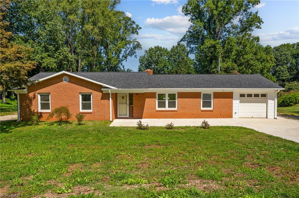 Rougemount Ln, Kernersville, NC 27284